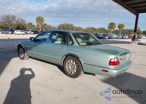 2001 Jaguar Xj8 z USA, uszkodzony, nr VIN SAJDA14CX1LF39898